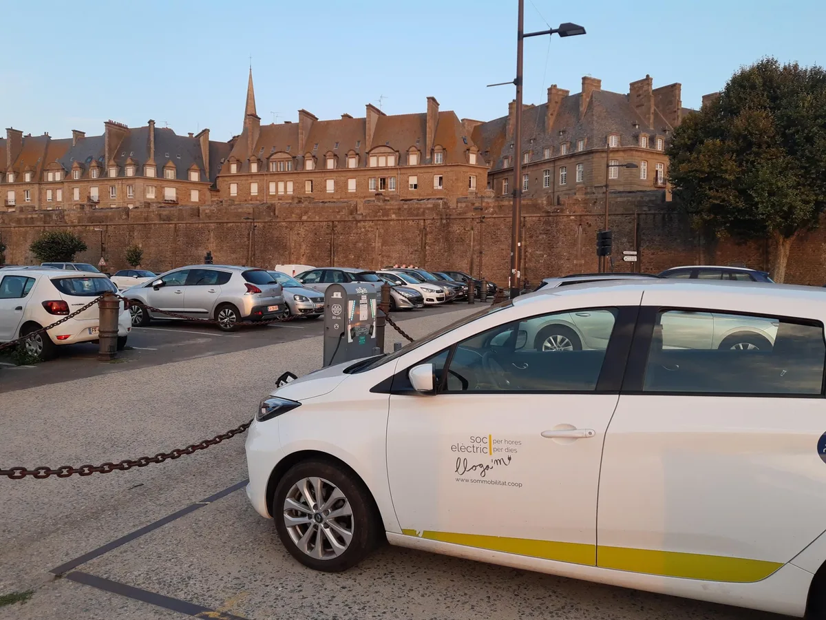 Viatjar amb cotxe elèctric